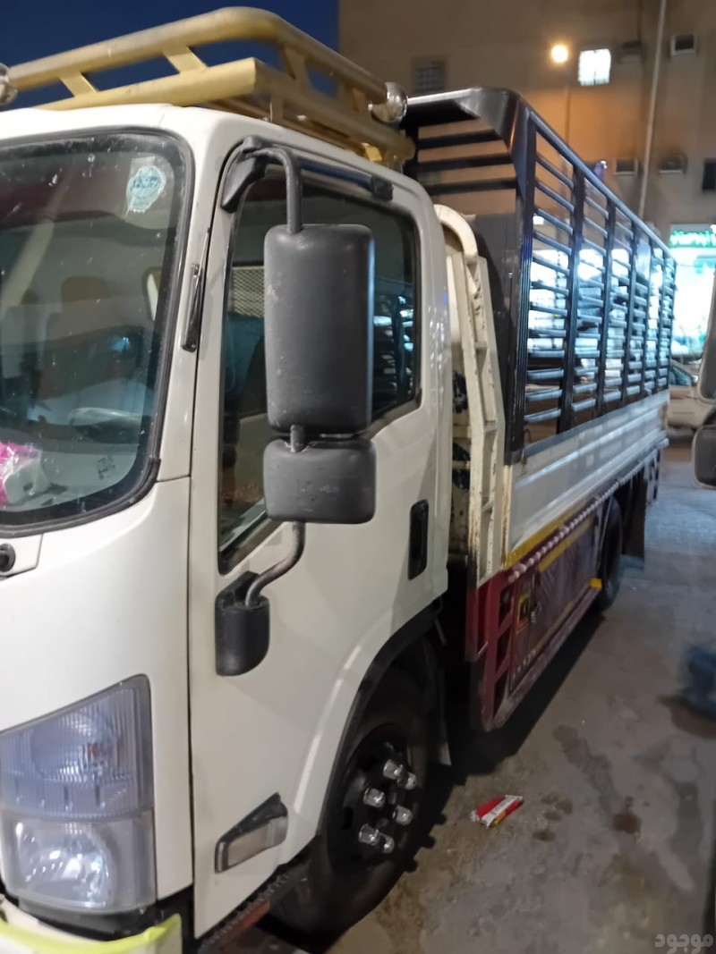 دينا تخذ الاثاث  الي الجمعية الخيرية بالرياض 